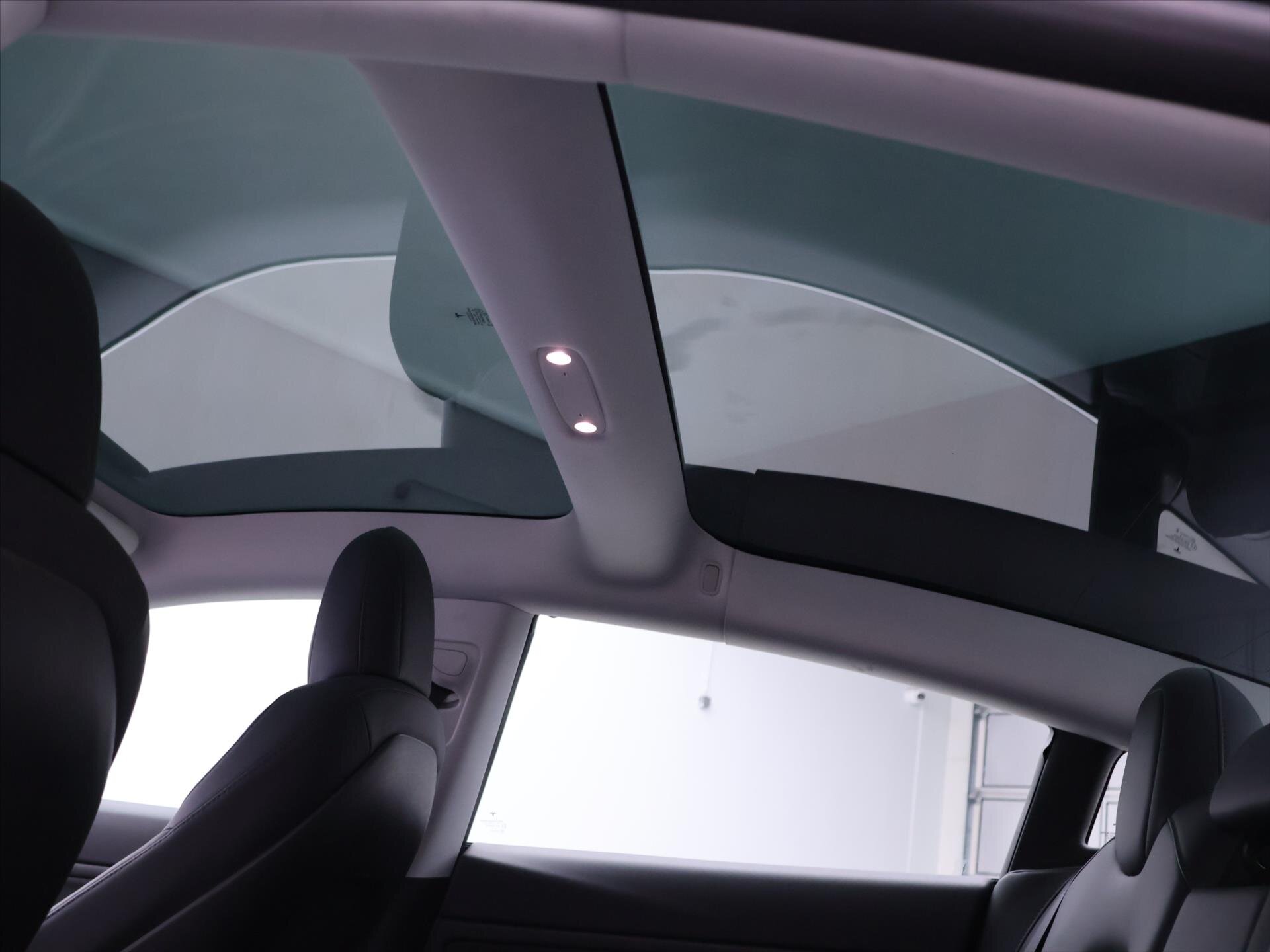 Tesla Model 3 Sedan / Limuzína 0,0 340 kw