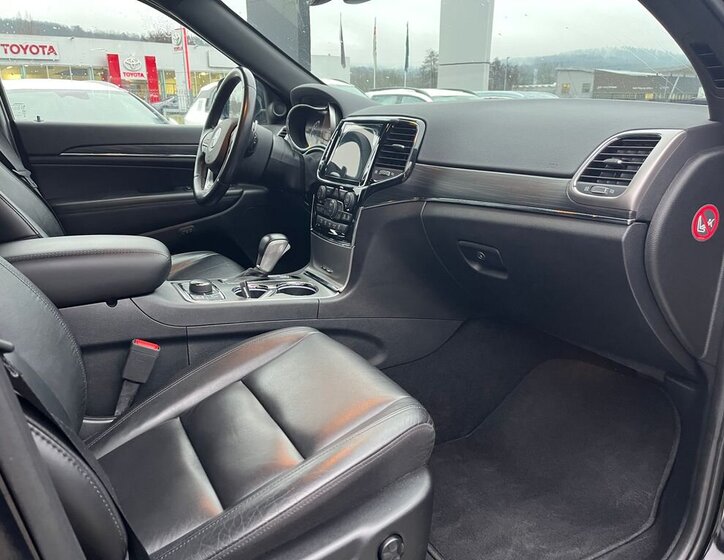 Jeep Grand Cherokee 8