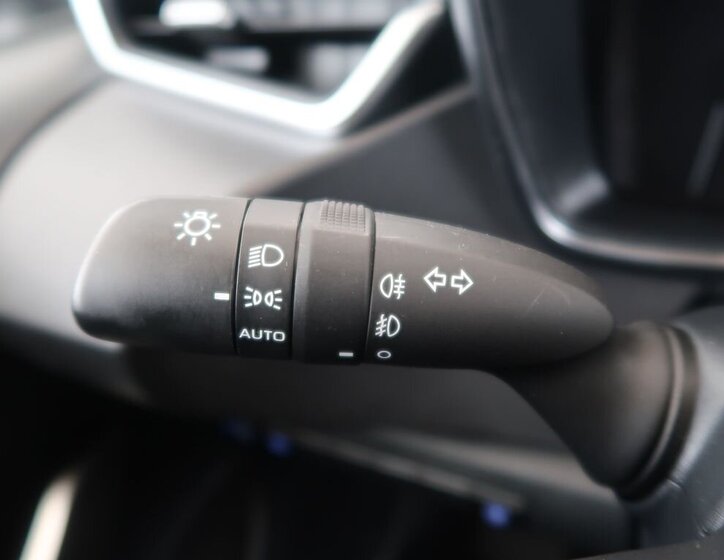 Toyota Corolla Sedan / Limuzína 1,5 l 92 kw