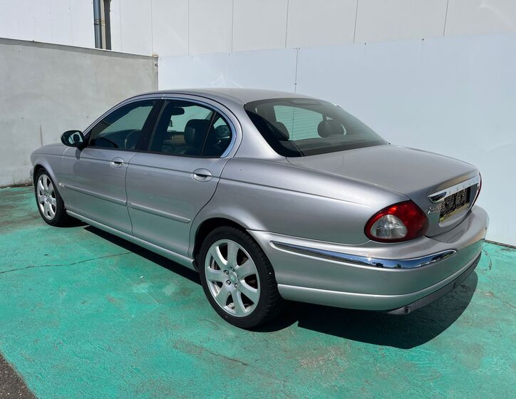 Jaguar X-Type 4