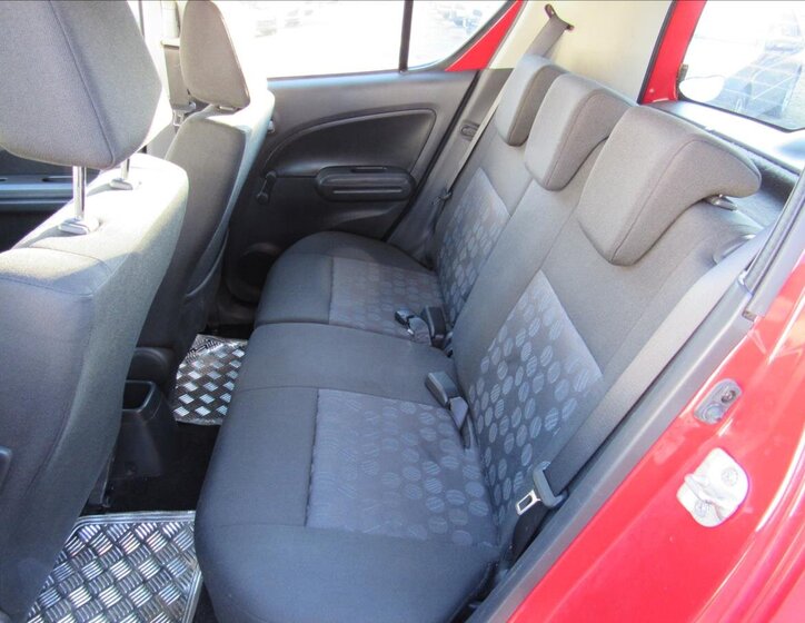 Suzuki Splash Hatchback 996,0 48 kw