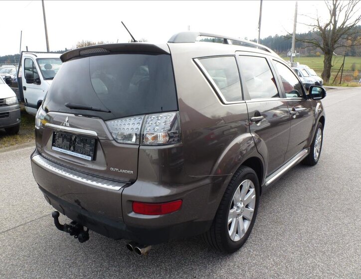 Mitsubishi Outlander 10