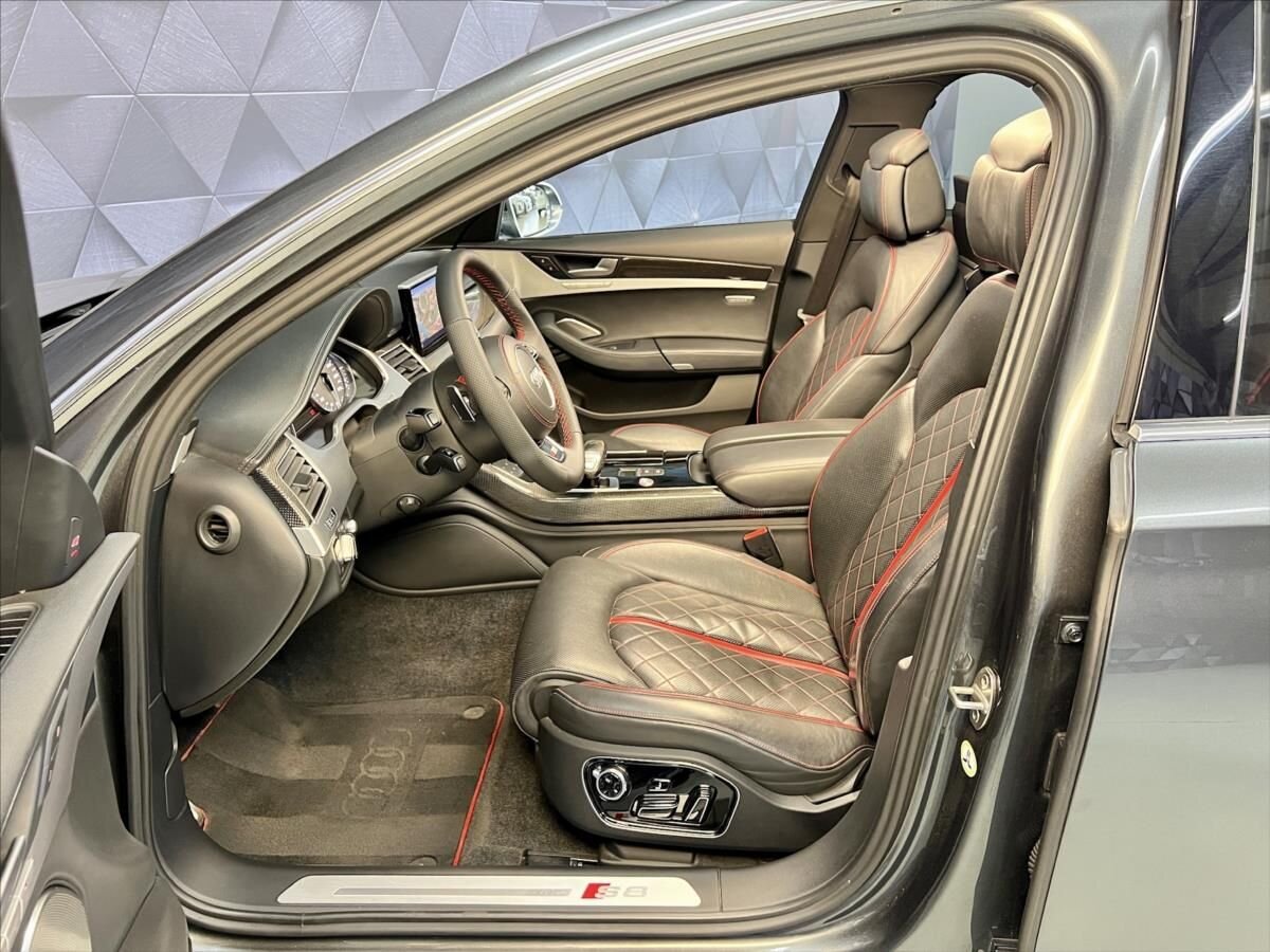 Audi S8 Sedan / Limuzína 4,0 l 382 kw