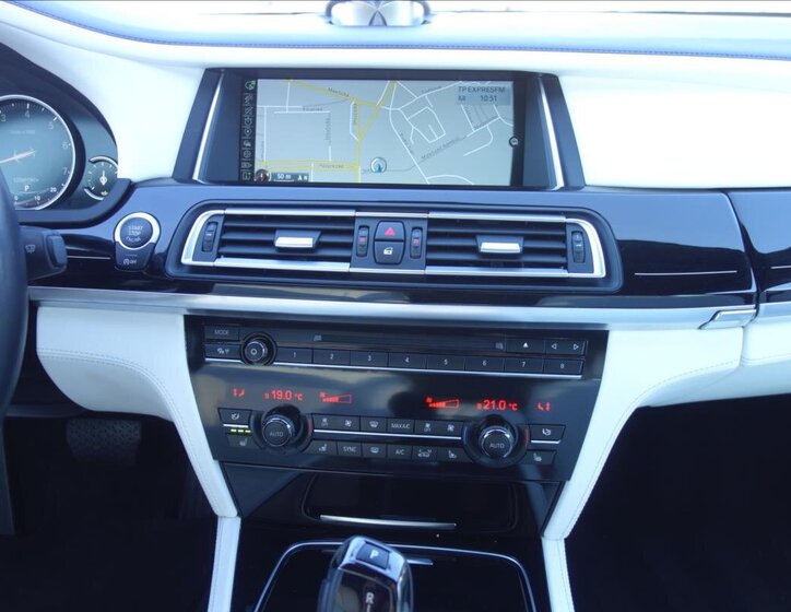 BMW Řada 7 Sedan 4,4 l 330 kw