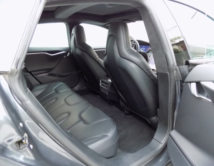 Tesla Model S 21