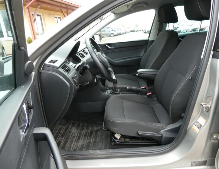 Škoda Rapid Sedan / Limuzína 1,2 l 77 kw