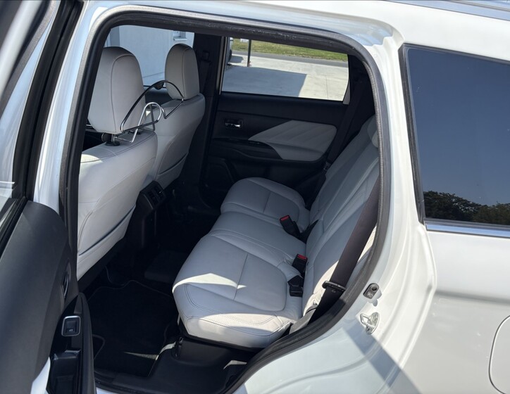 Mitsubishi Outlander 25