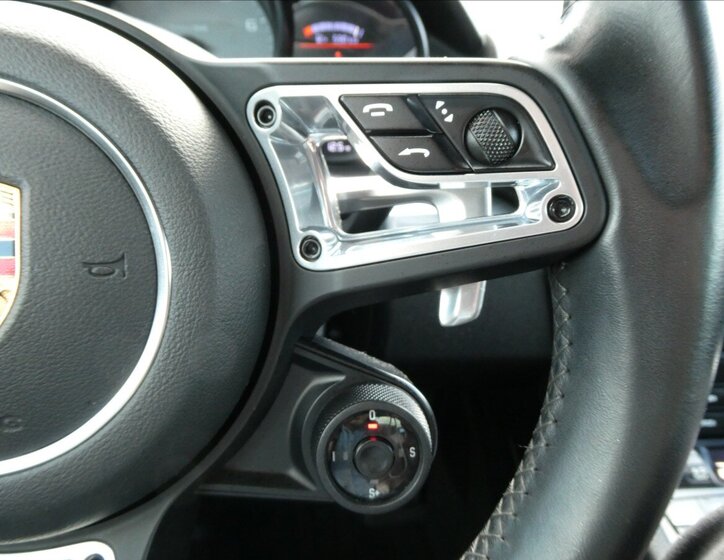 Porsche Cayman Kupé 2,5 l 257 kw