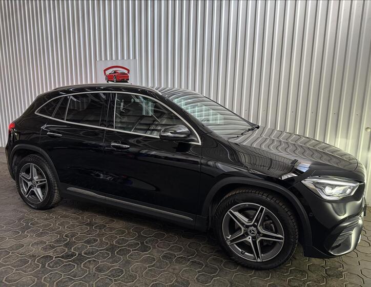 Mercedes-Benz GLA 11