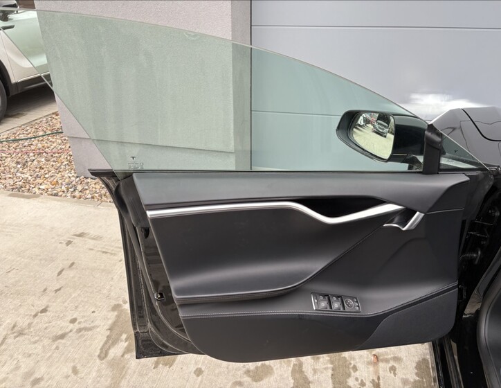 Tesla Model S 18