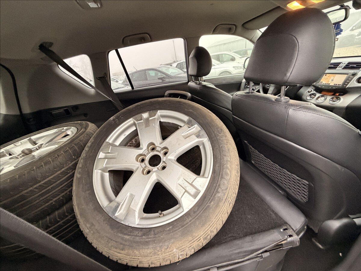 Toyota RAV4 SUV / Terénní 2,2 l 130 kw