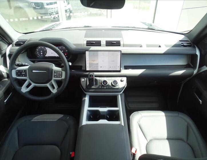 Land Rover Defender 12