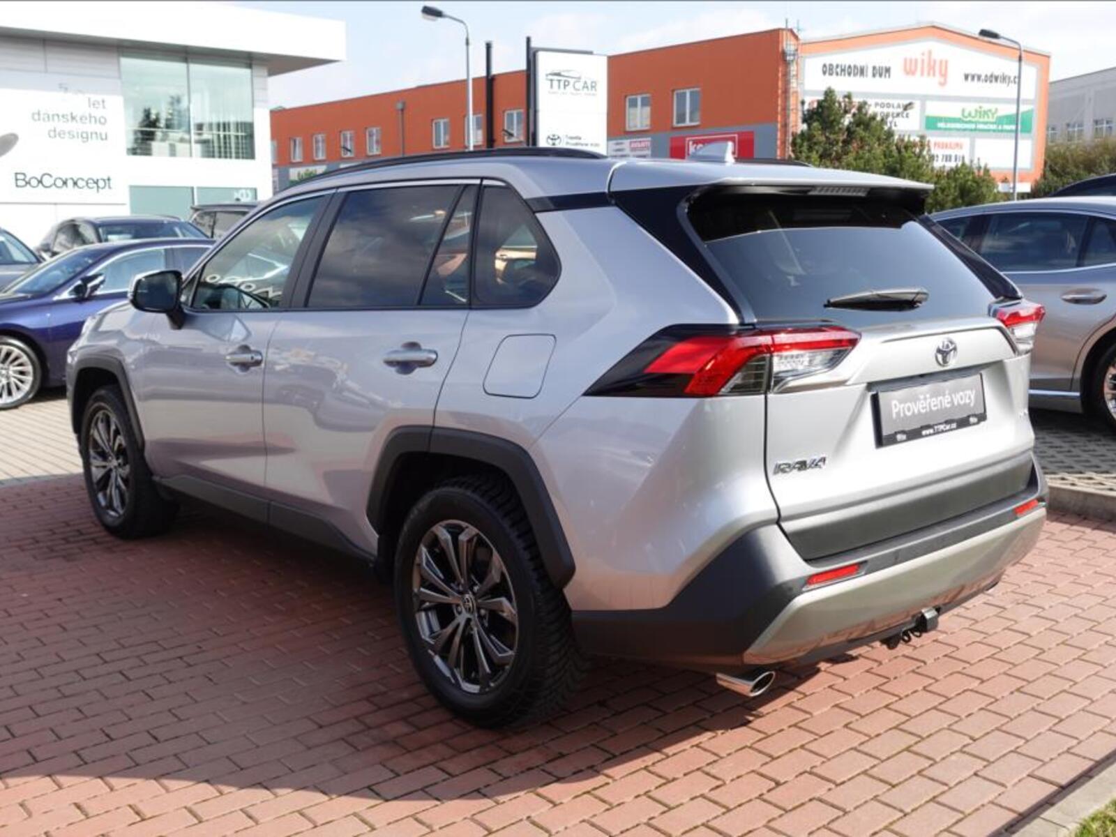 Toyota RAV4 6