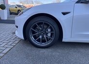 Tesla Model 3 Sedan / Limuzína 0,0 208 kw