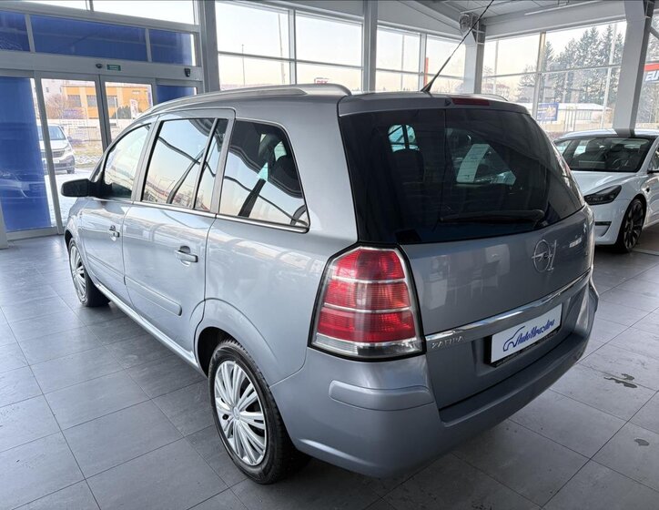 Opel Zafira 4