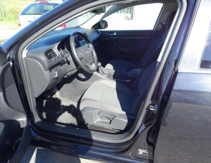 Volkswagen Golf Kombi 2,0 l 103 kw