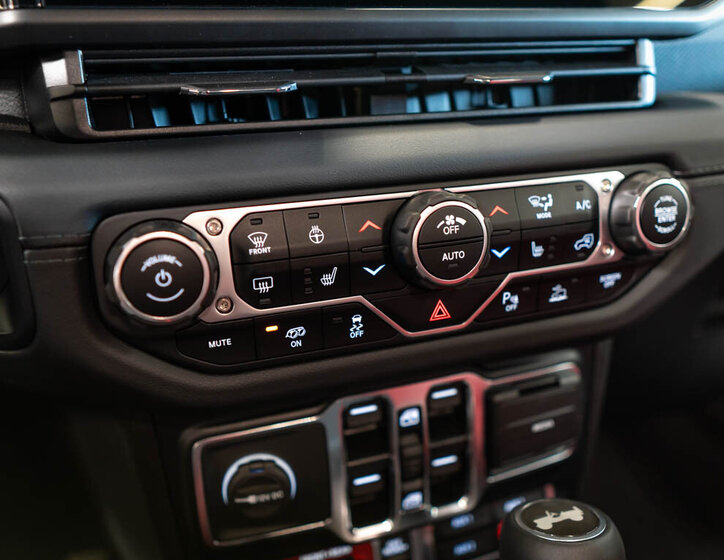 Jeep Wrangler Ostatní 6,4 l 350 kw