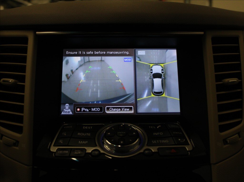 Infiniti QX70 SUV / Terénní 3,0 l 175 kw