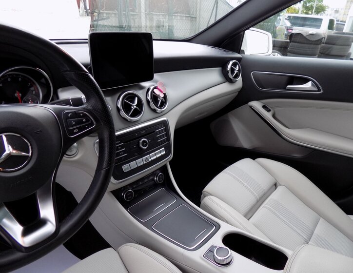 Mercedes-Benz GLA 24