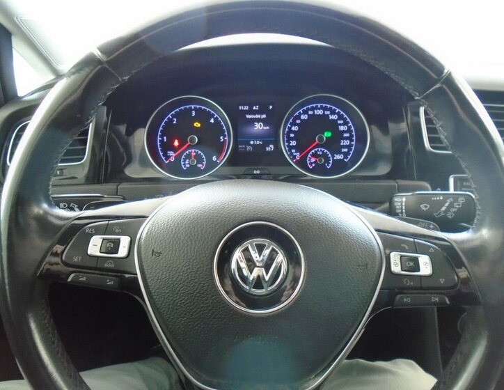 Volkswagen Golf 11