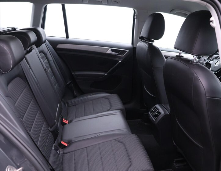 Volkswagen Golf Kombi 1,6 l 81 kw