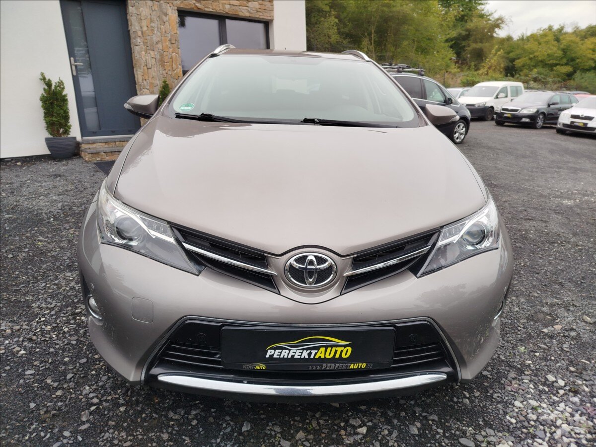 Toyota Auris Kombi 2,0 l 91 kw