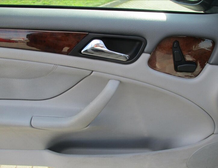 Mercedes-Benz CLK Kupé 2,0 l 120 kw