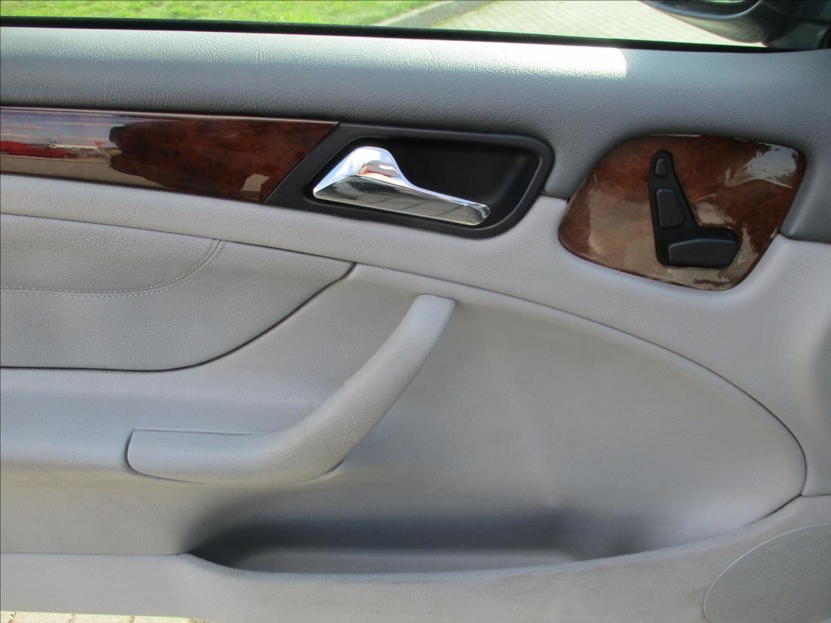 Mercedes-Benz CLK Kupé 2,0 l 120 kw