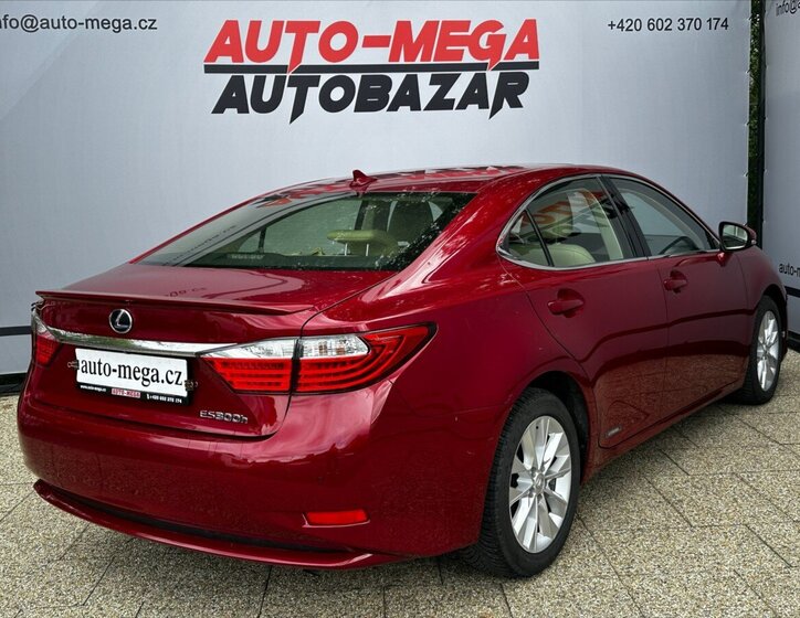 Lexus ES 300h Sedan / Limuzína 3,0 l 116 kw