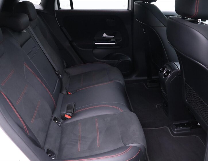 Mercedes-Benz EQA 16