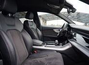 Audi Q8 28