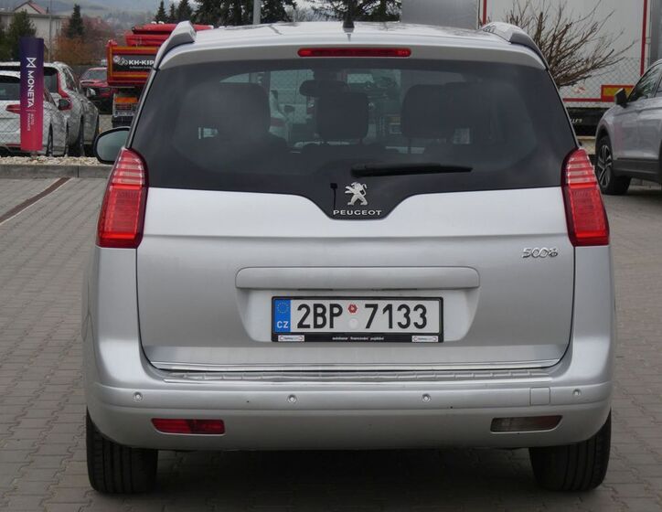 Peugeot 5008 9