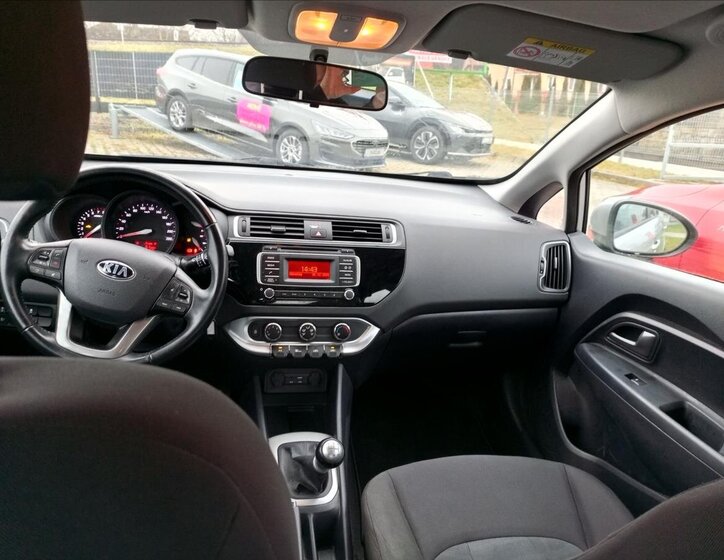 KIA Rio 10