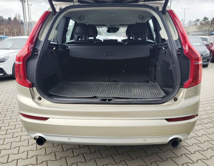 Volvo XC90 SUV / Terénní 2,0 l 235 kw
