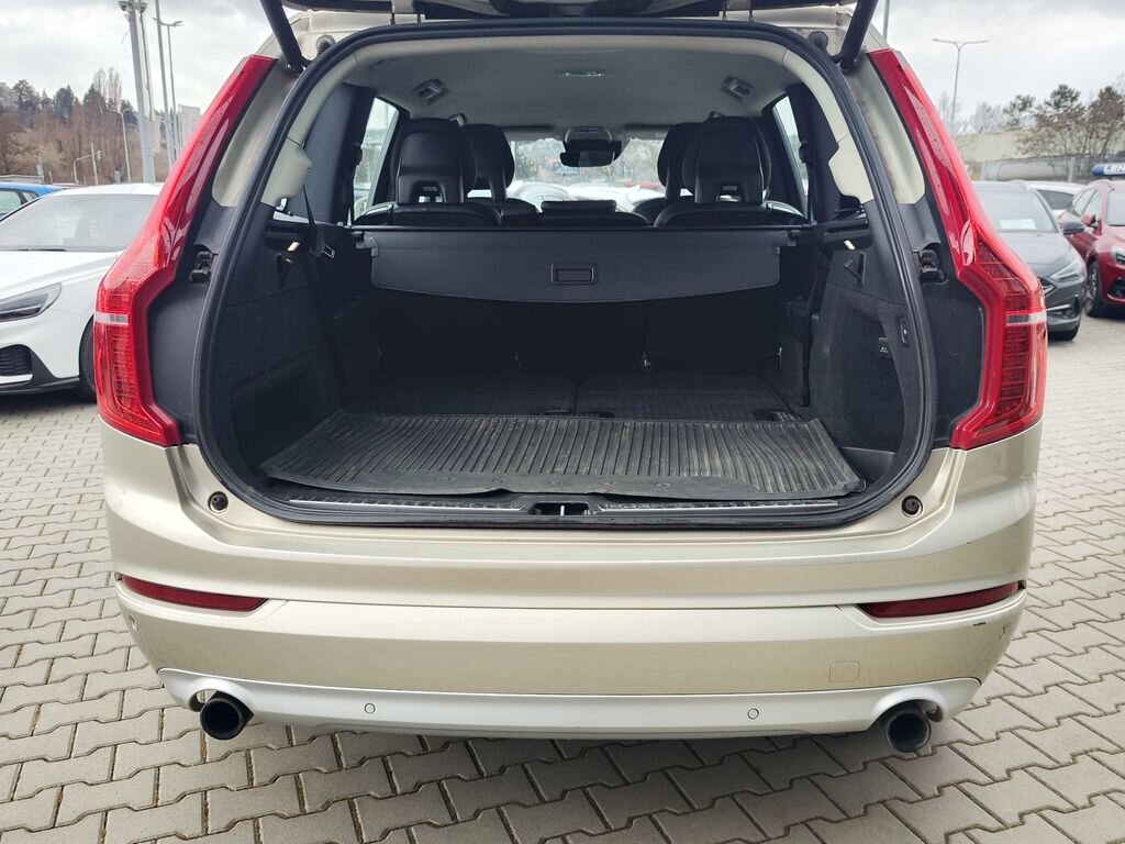 Volvo XC90 SUV / Terénní 2,0 l 235 kw
