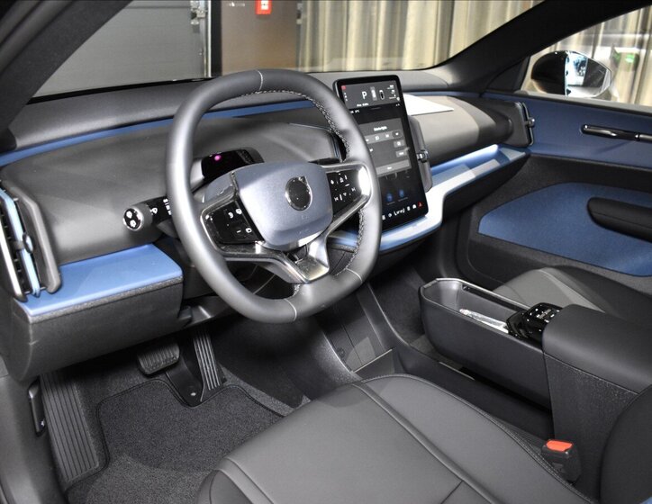 Volvo EX30 SUV / Terénní 0,0 315 kw