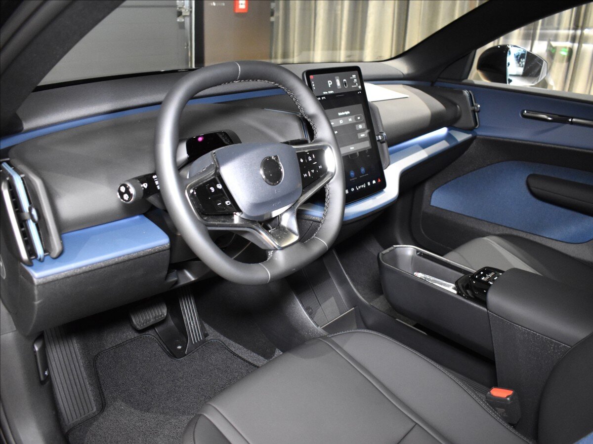 Volvo EX30 SUV / Terénní 0,0 315 kw