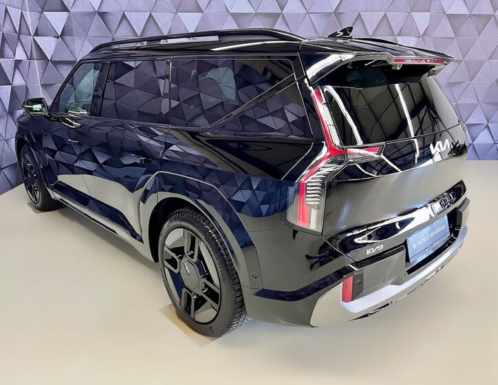 KIA EV9 4