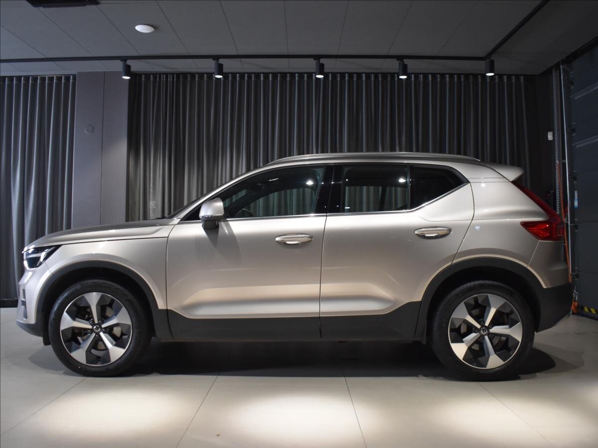 Volvo XC40 SUV / Terénní 2,0 l 145 kw