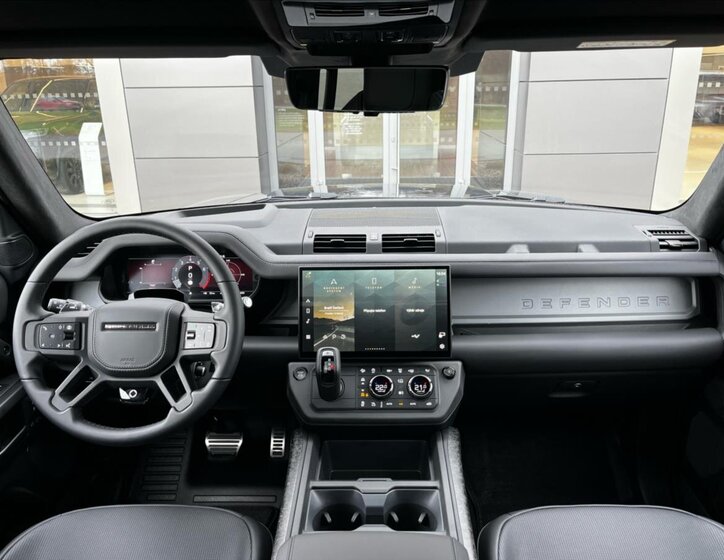 Land Rover Defender SUV / Terénní 4,4 l 467 kw