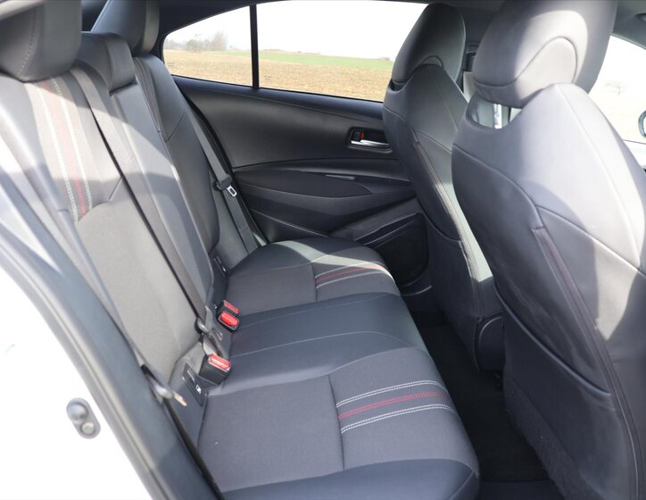 Toyota Corolla Sedan / Limuzína 1,8 l 72 kw