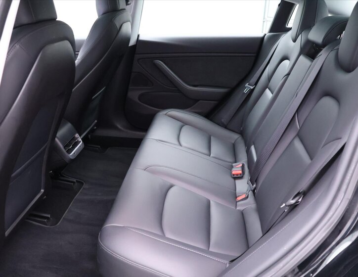 Tesla Model 3 Sedan 0,0 425 kw