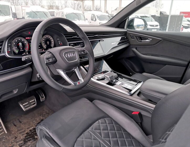 Audi Q8 SUV / Terénní 3,0 l 250 kw