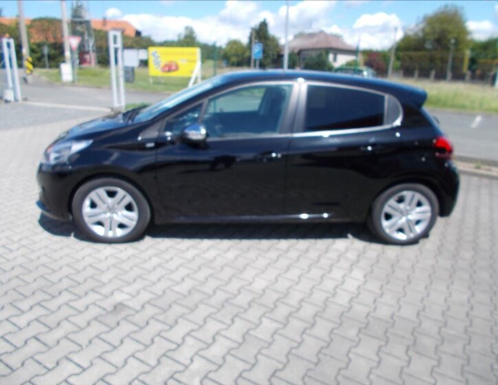 Peugeot 208 Hatchback 1,2 l 60 kw