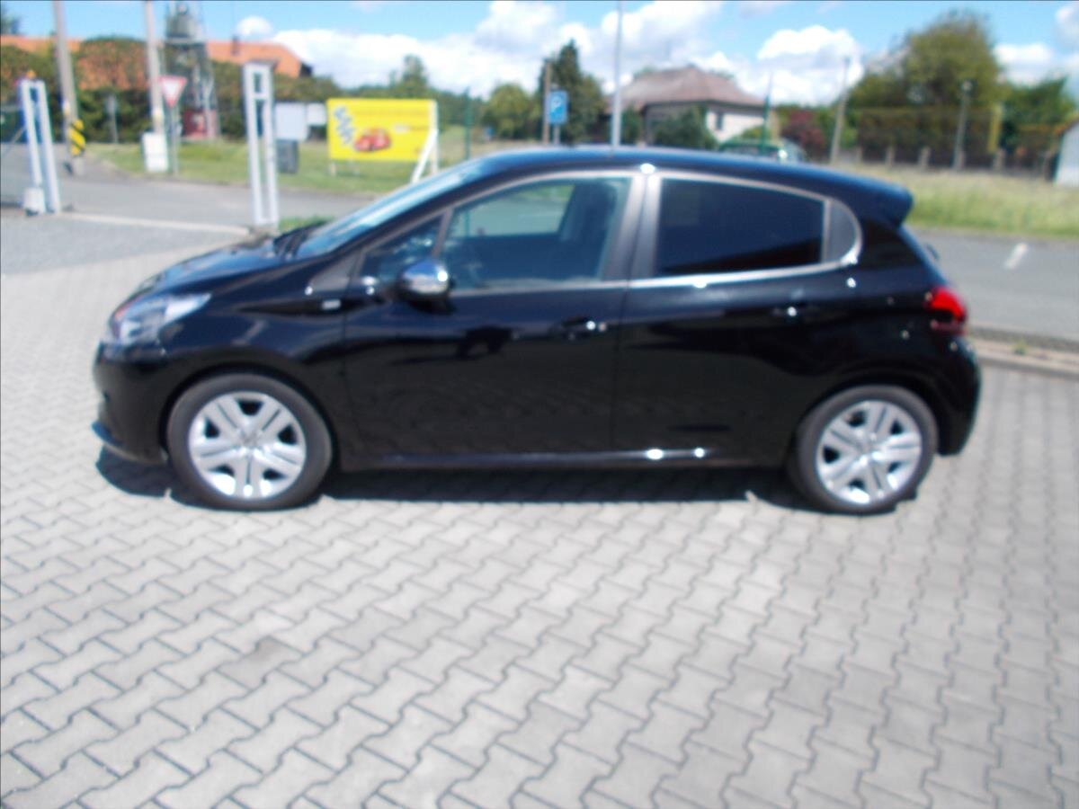 Peugeot 208 Hatchback 1,2 l 60 kw