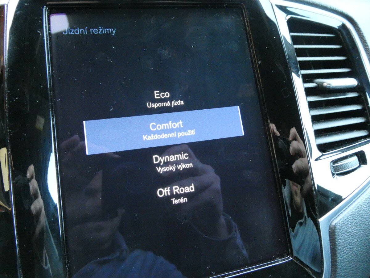 Volvo XC90 SUV / Terénní 2,0 l 228 kw