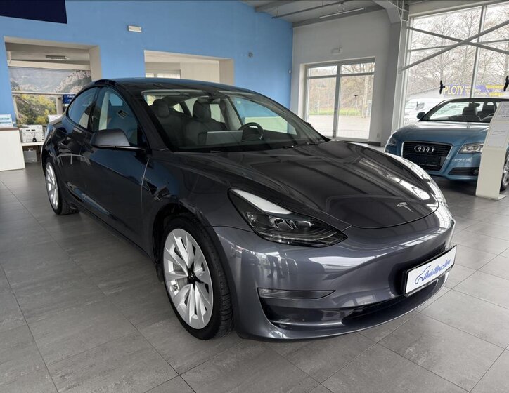 Tesla Model 3 Sedan / Limuzína 0,0 366 kw