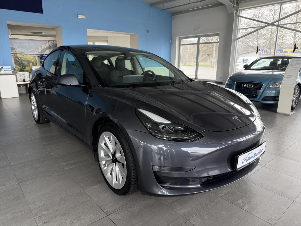 Tesla Model 3 Sedan / Limuzína 0,0 366 kw