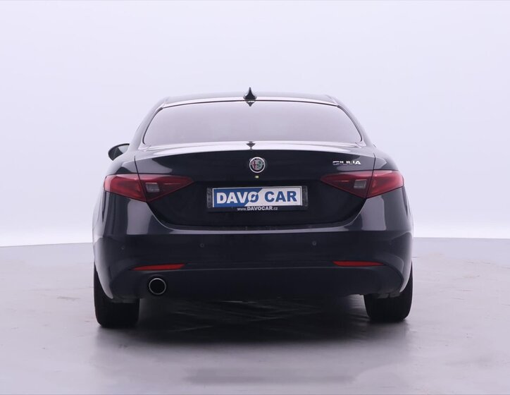 Alfa Romeo Giulia Sedan / Limuzína 2,1 l 110 kw