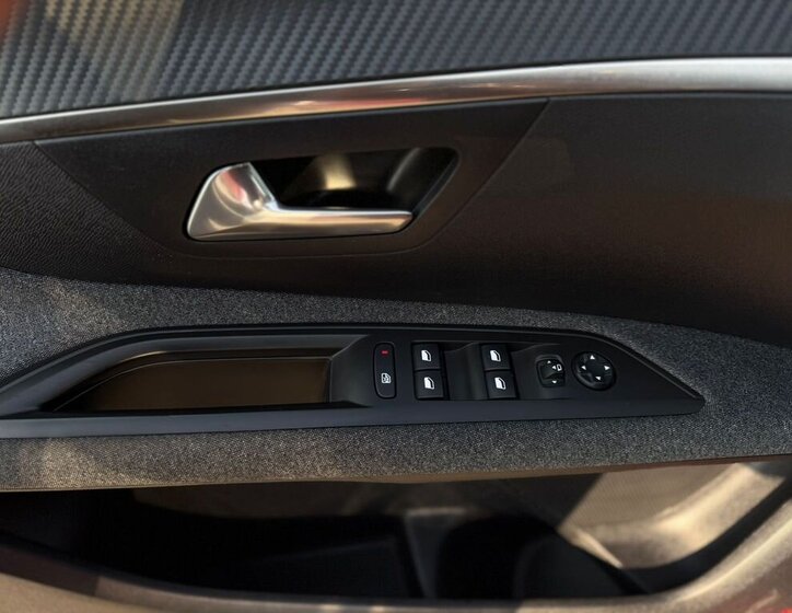 Peugeot 3008 SUV / Terénní 1,2 l 96 kw